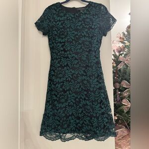 TAHARI Green/Black Guipure Lace Dress 
Size 4 NEW